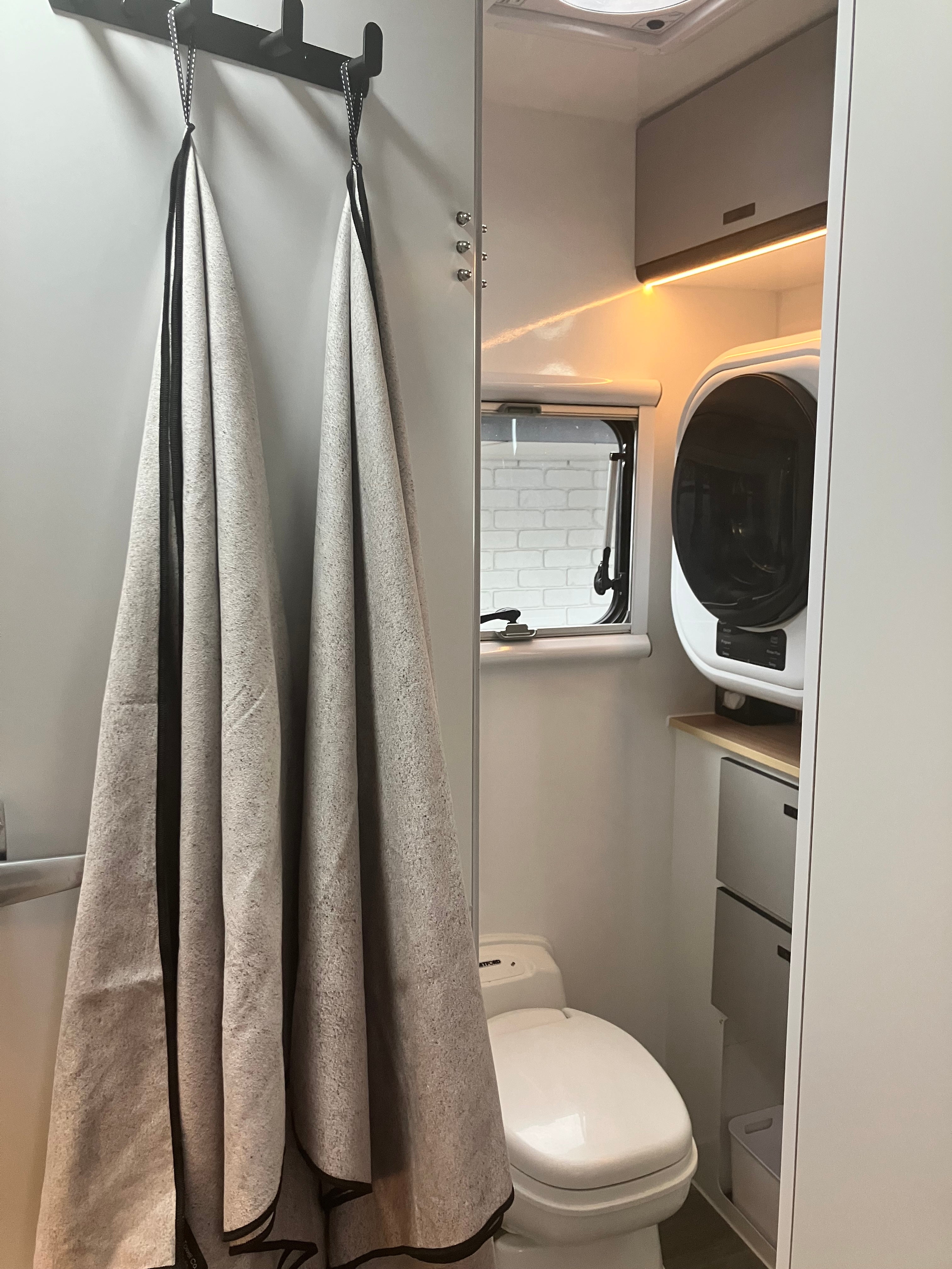 GIRRAWEEN LIFESTYLE TOWEL