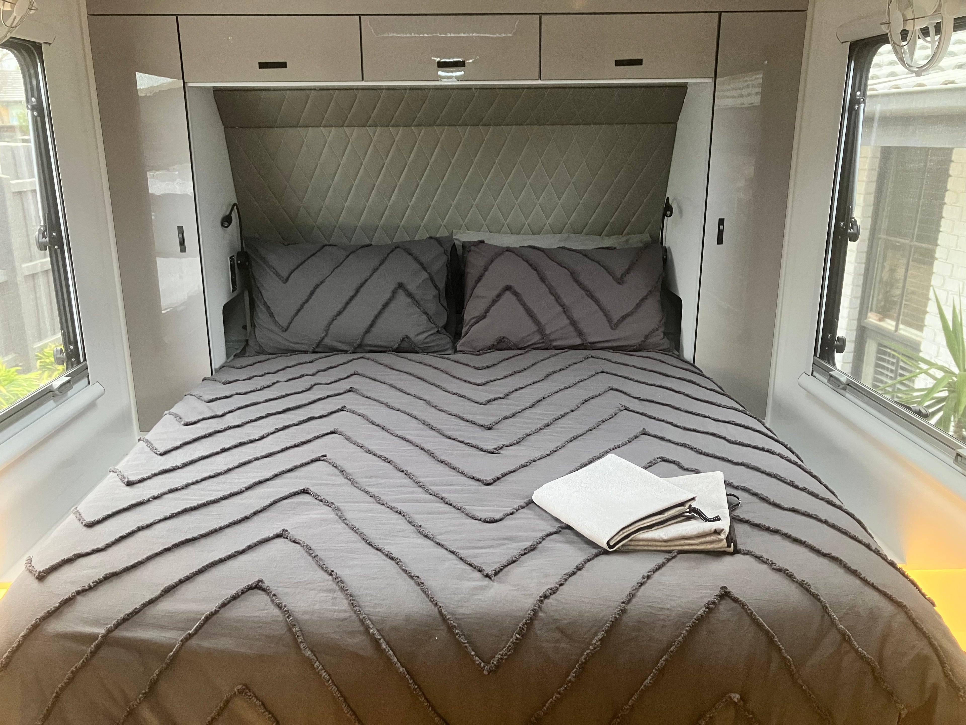 GIRRAWEEN LIFESTYLE TOWEL